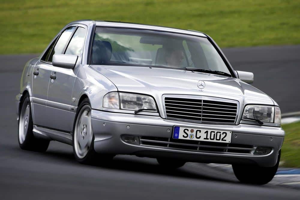 Διαχρονική 30άρα έγινε η Mercedes-Benz C-Class