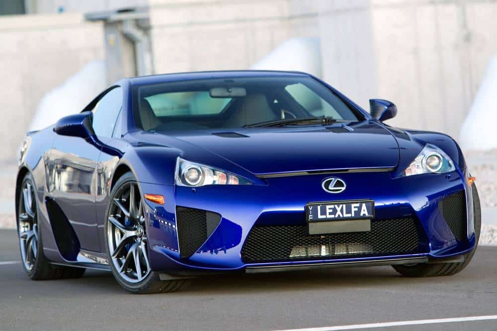 Ντίλερ αγόρασε Lexus LFA λόγω γραφειοκρατίας!
