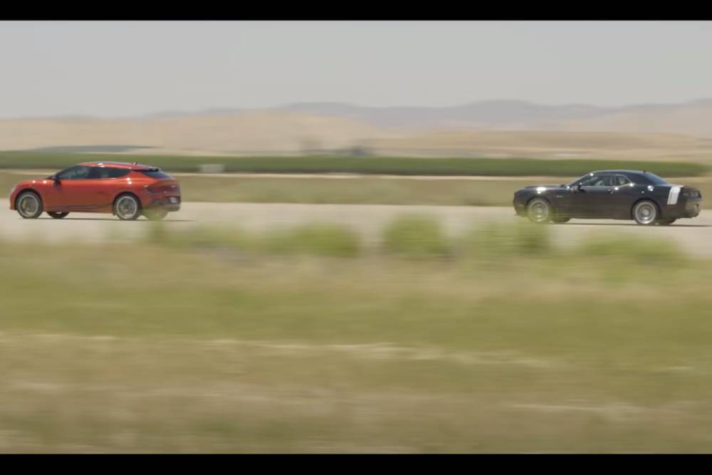 Kia EV6 GT «πετρώνει» Challenger Hellcat (+video)