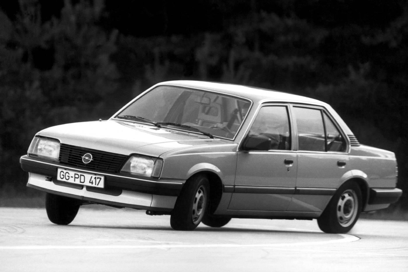 Ποια πρωτιά είχε η τρίτη γενιά Opel Ascona;