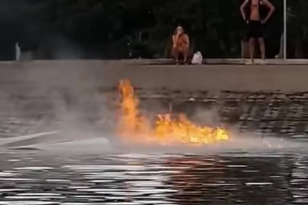 Tesla Model X έπιασε φωτιά μέσα στο νερό! (+video)