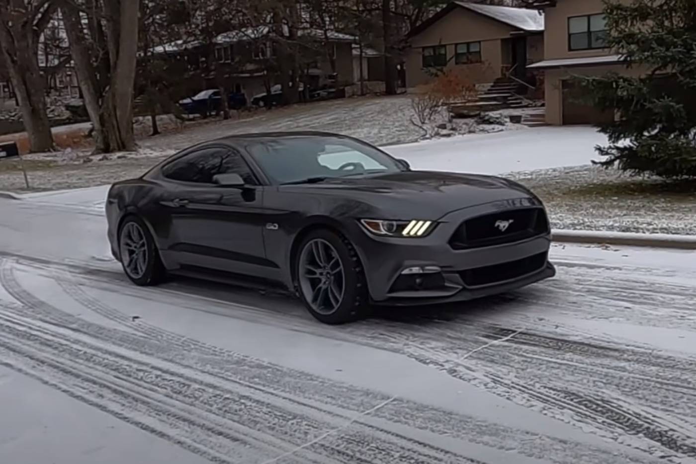 Η πρώτη Ford Mustang AWD κεντάει στα χιόνια (+video)