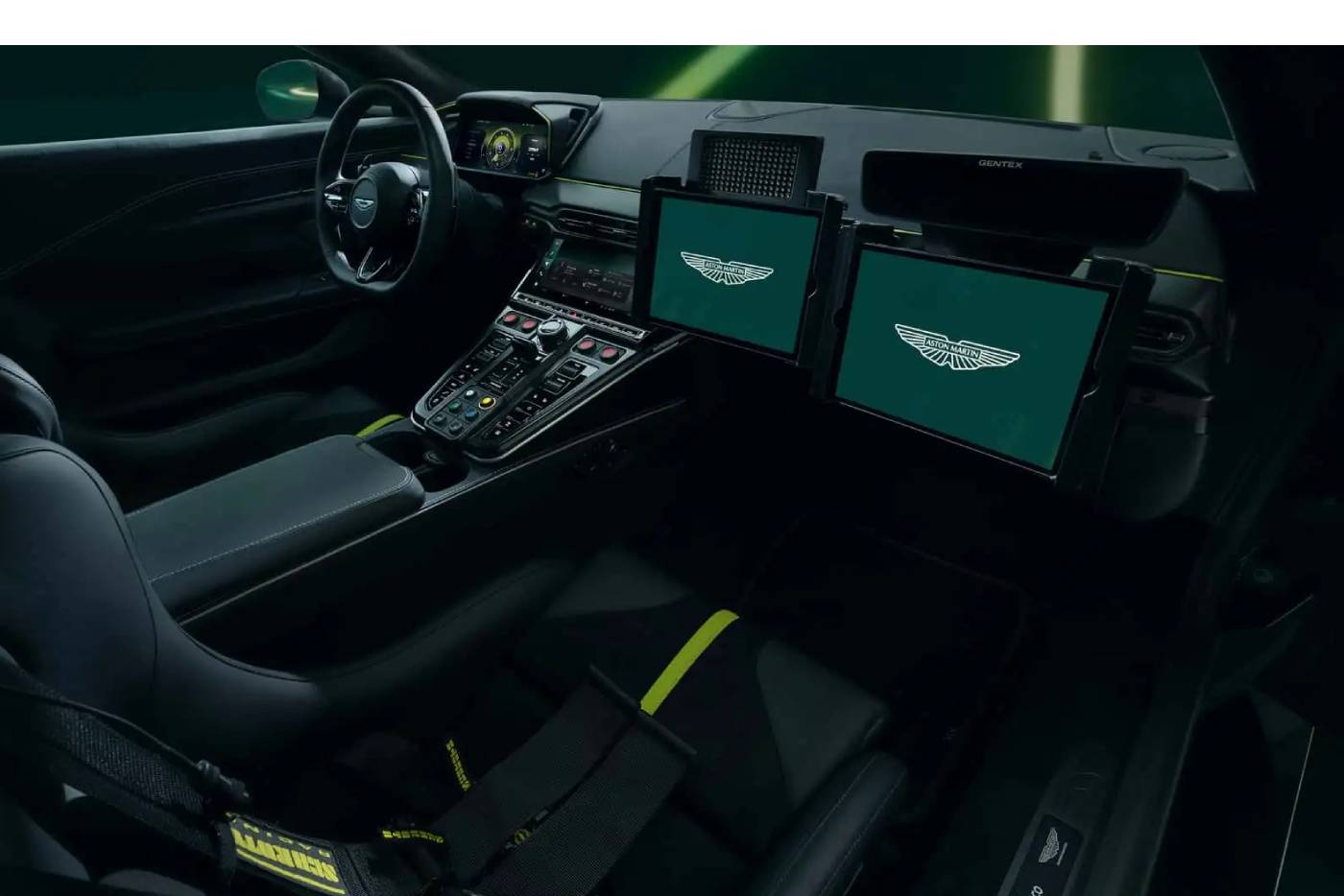 Η Aston Martin που σε «πνίγει» στις οθόνες