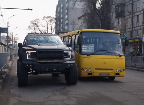 Οι Ουκρανοί κάνουν «άρμα» το Ford F-150 (+video)