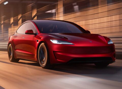 Νέο Tesla Model 3 Performance με 0-100 «ρουκέτα» (+τιμή Ελλάδα)