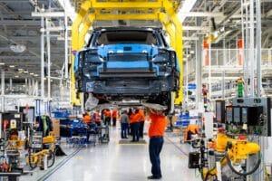 Πού και πώς παράγεται το νέο Volvo EX90 (+video)