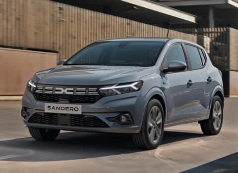 Στα «πατώματα» η νέα τιμή του Dacia Sandero