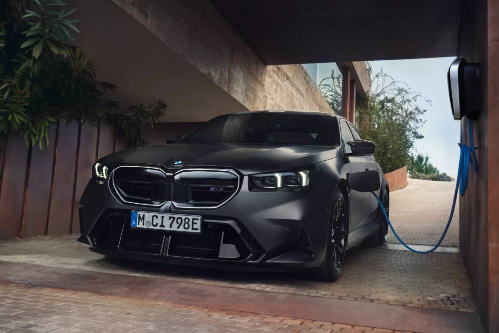 BMW: «Ό,τι μπορούσαμε κάναμε με το βάρος της νέας M5»
