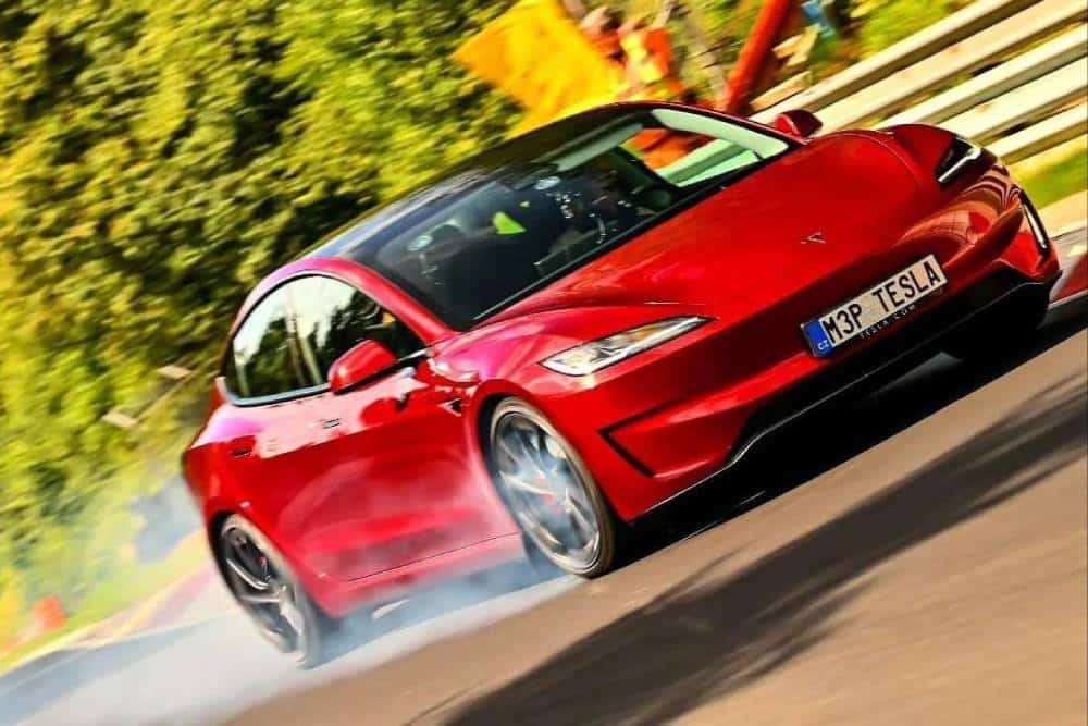 Ολοκαίνουργιο Tesla έμεινε από φρένα στο Nurburgring (+video)
