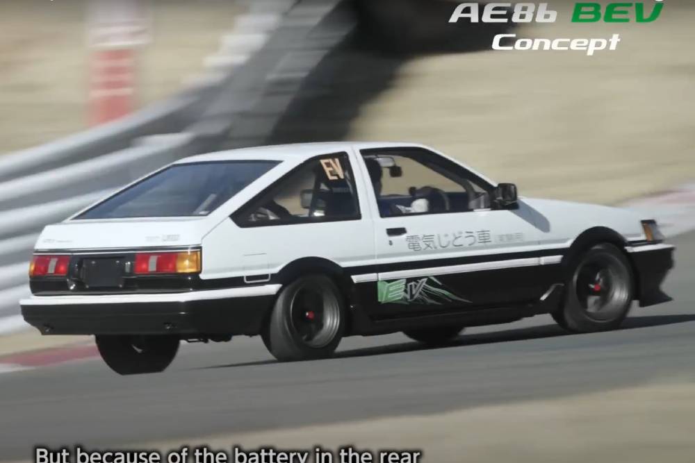 Δεν ισιώνει το ηλεκτρικό Toyota AE86 (+video)