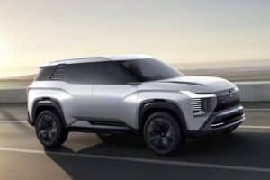 Νέο 7θέσιο Mitsubishi DST Concept