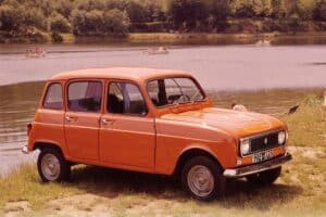 Οι πρωτιές του Renault 4 πριν 63 χρόνια