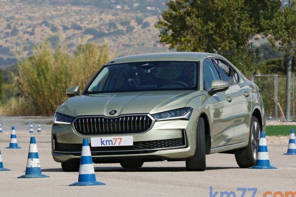 Πληθωρικό το νέο Skoda Superb στον τάρανδο (+video)