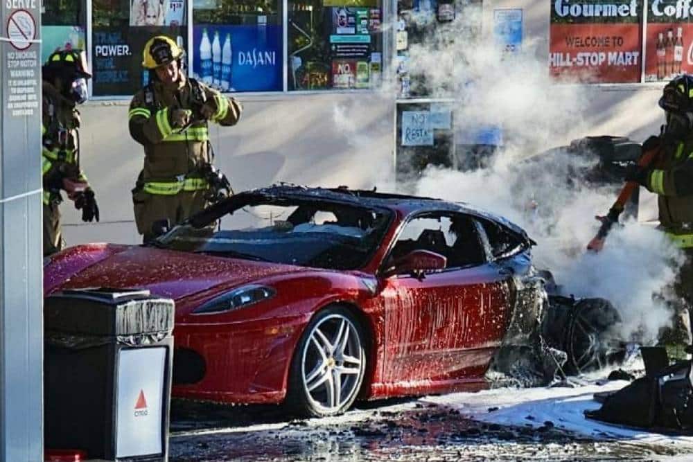 Ferrari F430 έγινε μπουρλότο σε βενζινάδικο