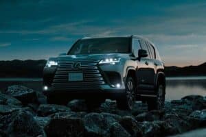 Νέο Lexus LX 700h για αλώνια και σαλόνια (+video)