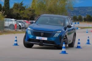 Βέρος Γάλλος το Peugeot E-3008 στον τάρανδο (+video)