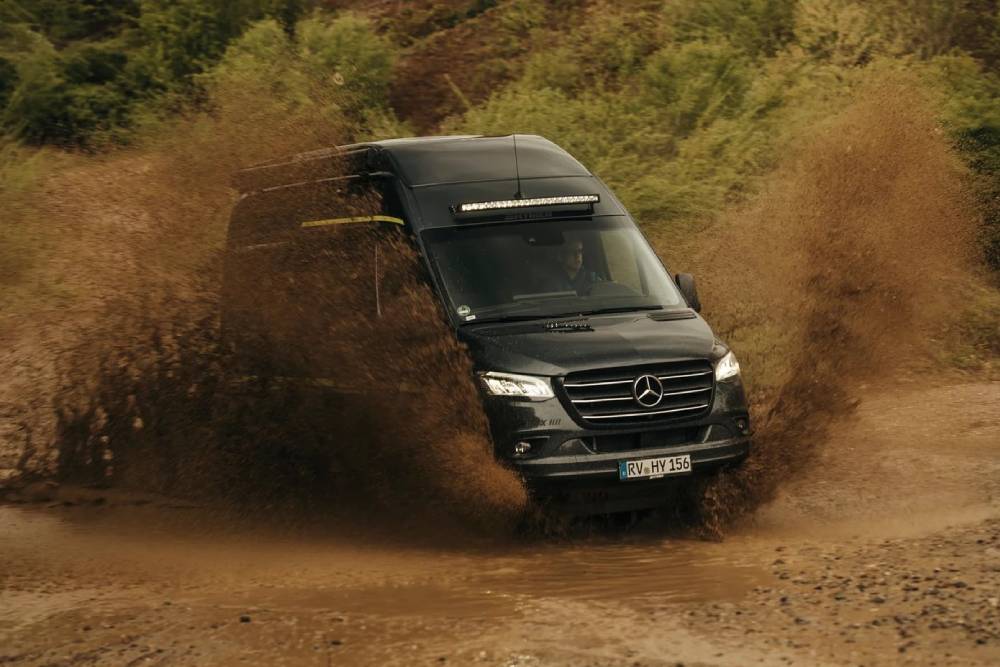 Το Mercedes Sprinter που πάει παντού (+video)