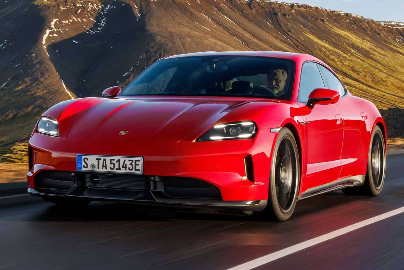 Νέα βασική Porsche Taycan 4 & GTS με 690 ίππους