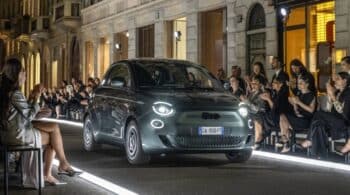 Πασαρέλα το νέο Fiat 500e Giorgio Armani