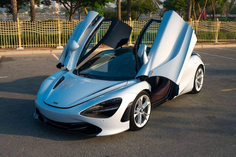 «Ευκαιρία» πλημμυρισμένη McLaren 720S