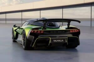 «Θεϊκή» νέα Aston Martin Valhalla με 1.079 άλογα