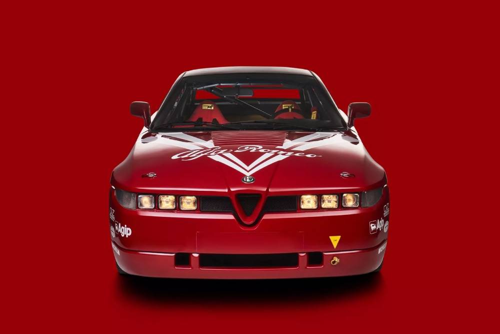 Αμίμητη Alfa Romeo SZ Trofeo για πολύ γνώστες