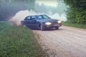 Mercedes C180 σε καταστάσεις WRC (+video)