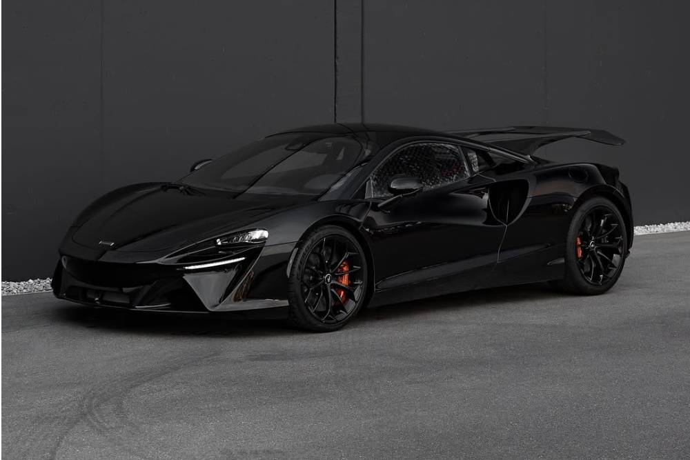 https://cdn.autogreeknews.gr/wp-content/uploads/2025/01/tuned-mclaren-artura-proves-certain-supercars-look-4.jpg