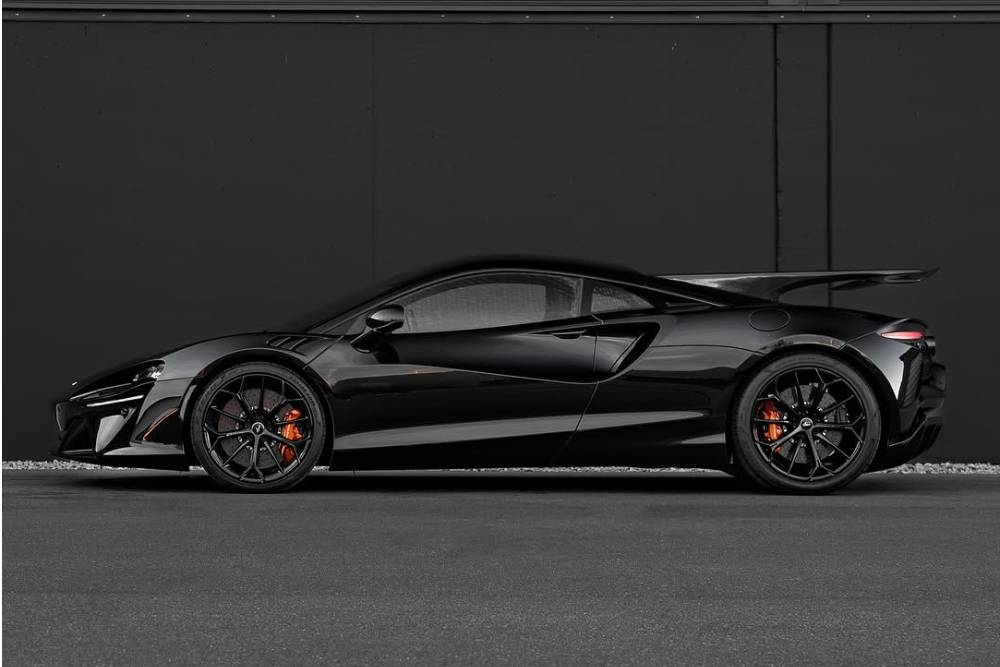 https://cdn.autogreeknews.gr/wp-content/uploads/2025/01/tuned-mclaren-artura-proves-certain-supercars-look-5.jpg