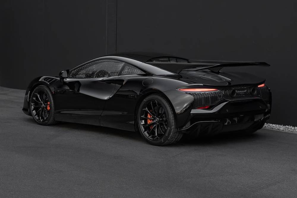 https://cdn.autogreeknews.gr/wp-content/uploads/2025/01/tuned-mclaren-artura-proves-certain-supercars-look.jpg