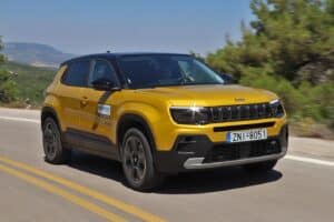 Jeep Avenger βενζίνης ή ηλεκτρικό στην ίδια τιμή;