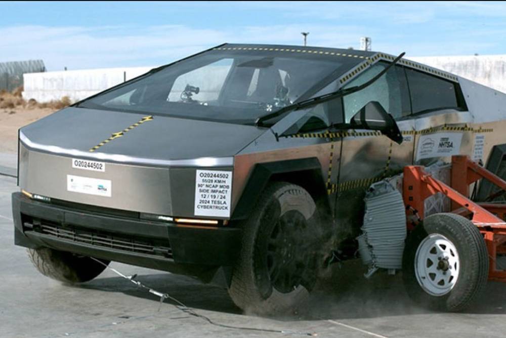 Φρούριο το Tesla Cybertruck στα crash test (+video)