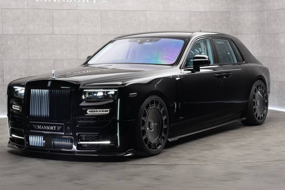 «Ξύστρα» Rolls-Royce Phantom δεν περνάει κέρμα