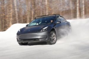 Tesla Model 3 μιμείται γωνίες WRC (+video)