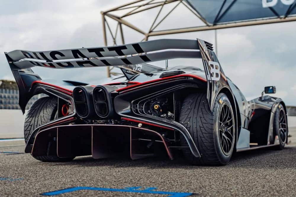 https://cdn.autogreeknews.gr/wp-content/uploads/2025/03/bugatti-bolide-track-testing-04.jpg