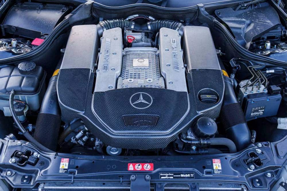 https://cdn.autogreeknews.gr/wp-content/uploads/2025/04/Mercedes-AMG-CLK-DTM-Auction-10.jpg