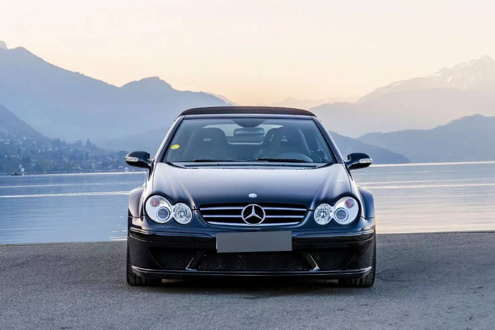 https://cdn.autogreeknews.gr/wp-content/uploads/2025/04/Mercedes-AMG-CLK-DTM-Auction-13.jpg