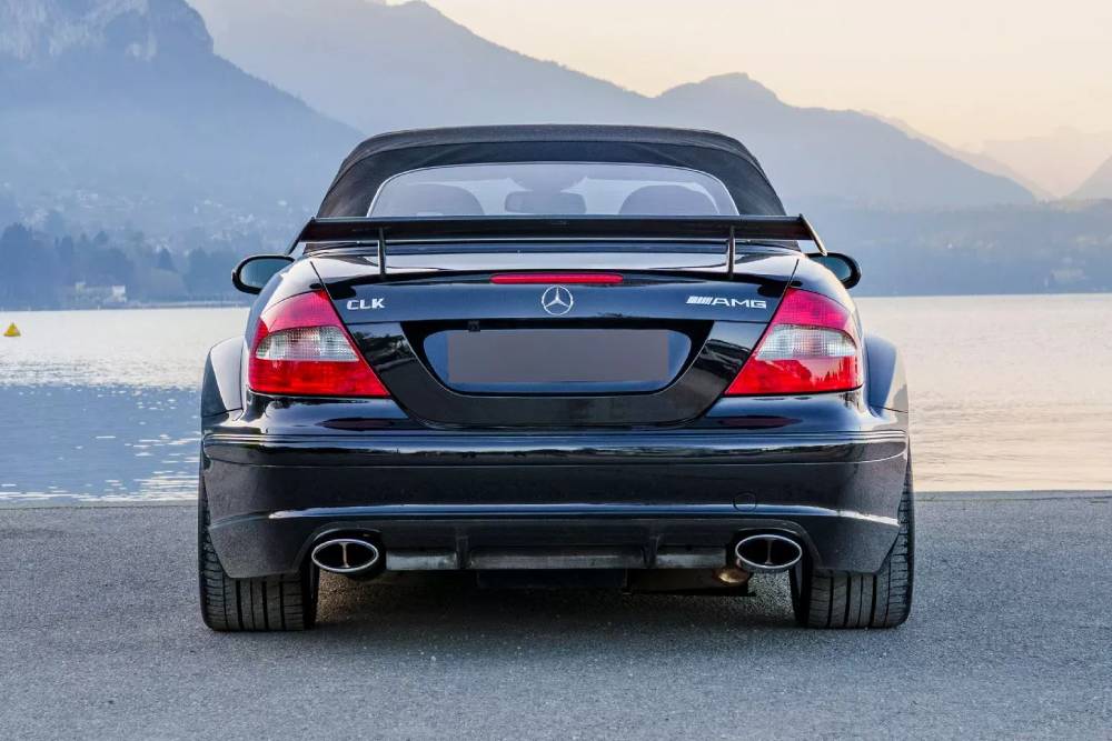 https://cdn.autogreeknews.gr/wp-content/uploads/2025/04/Mercedes-AMG-CLK-DTM-Auction-16.jpg