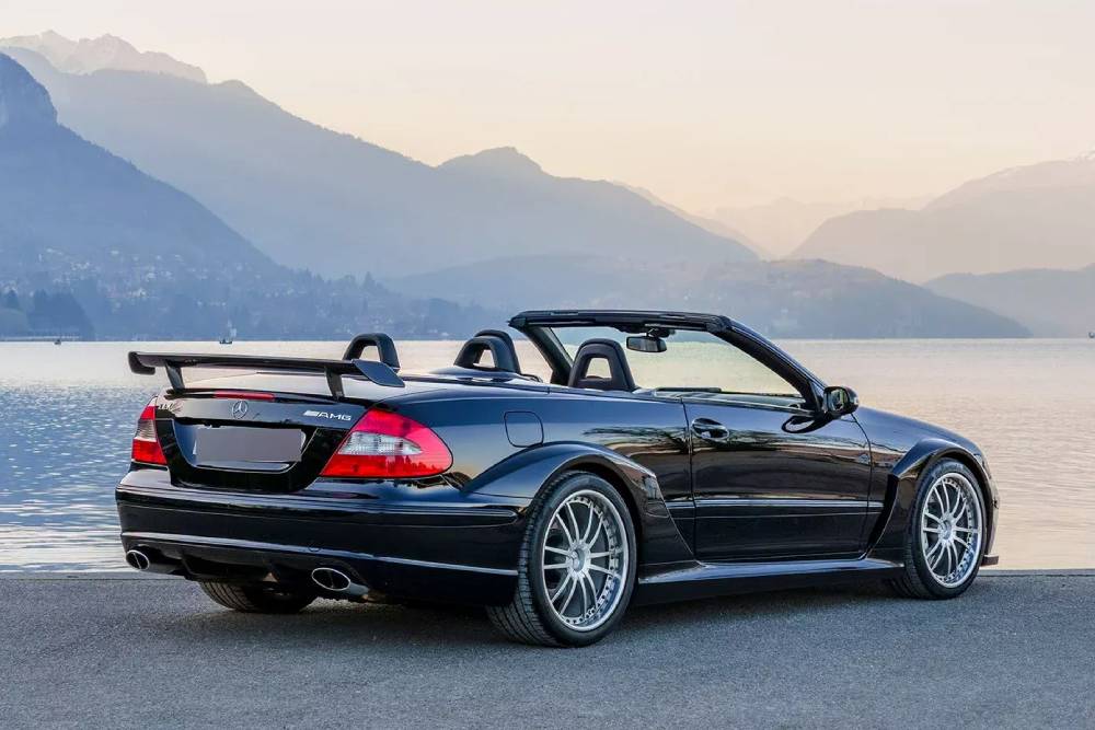 https://cdn.autogreeknews.gr/wp-content/uploads/2025/04/Mercedes-AMG-CLK-DTM-Auction-2.jpg