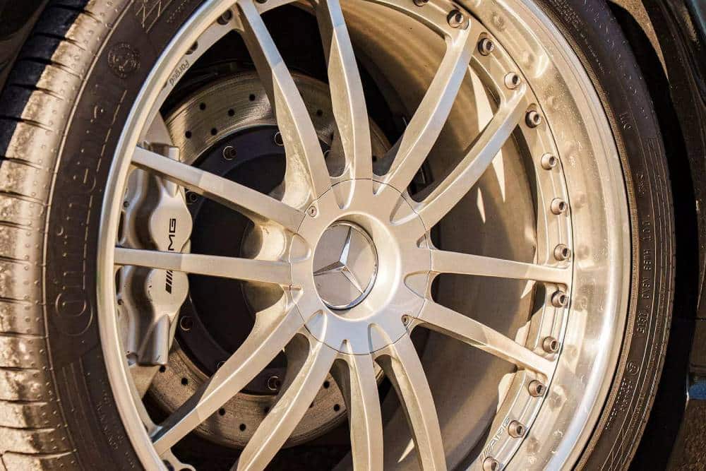 https://cdn.autogreeknews.gr/wp-content/uploads/2025/04/Mercedes-AMG-CLK-DTM-Auction-20.jpg