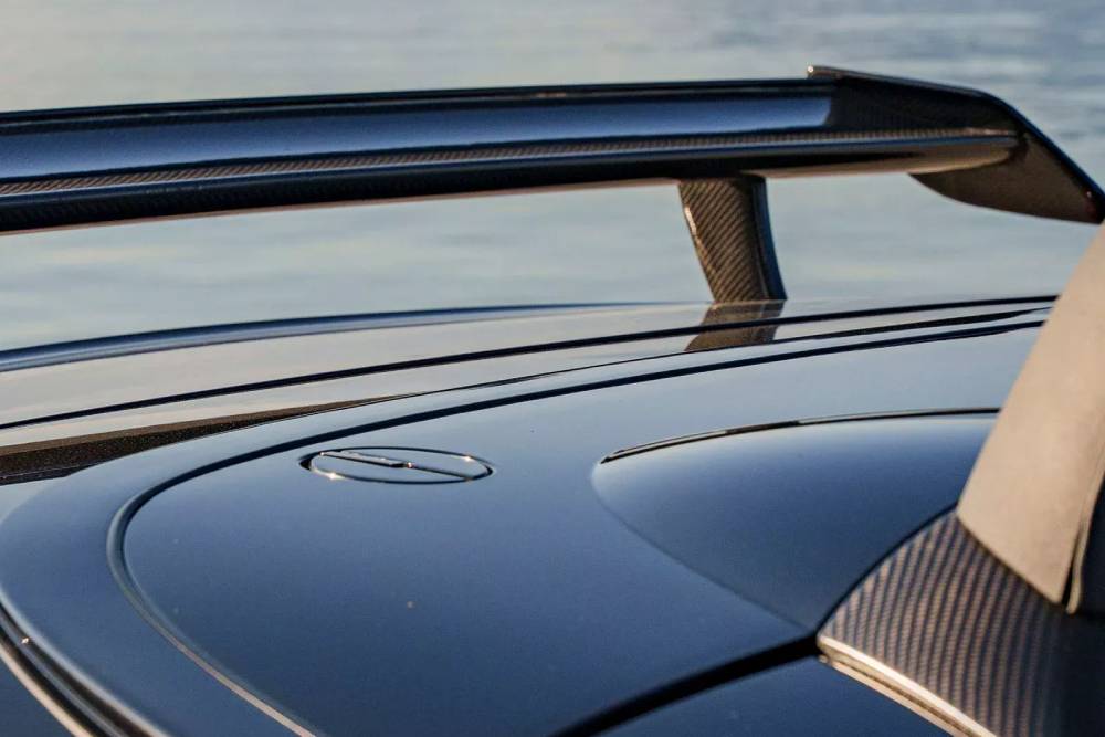 https://cdn.autogreeknews.gr/wp-content/uploads/2025/04/Mercedes-AMG-CLK-DTM-Auction-21.jpg