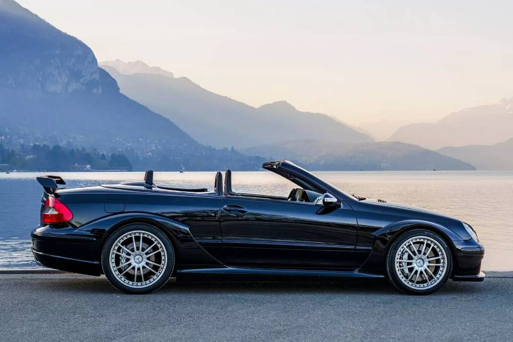 https://cdn.autogreeknews.gr/wp-content/uploads/2025/04/Mercedes-AMG-CLK-DTM-Auction-3.jpg