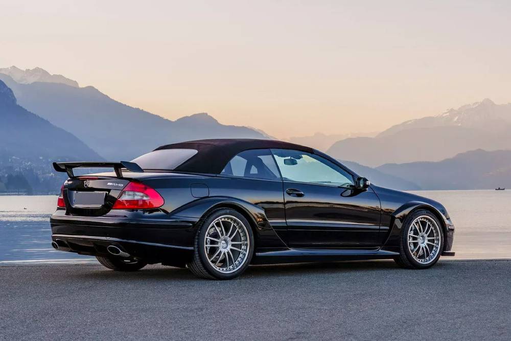 https://cdn.autogreeknews.gr/wp-content/uploads/2025/04/Mercedes-AMG-CLK-DTM-Auction-4.jpg