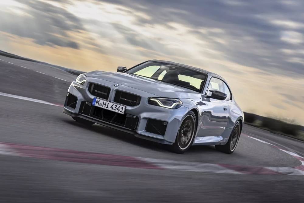 https://cdn.autogreeknews.gr/wp-content/uploads/2025/05/2026-BMW-M2-CS-009-1.jpg