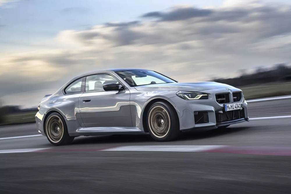 https://cdn.autogreeknews.gr/wp-content/uploads/2025/05/2026-BMW-M2-CS-010-1.jpg