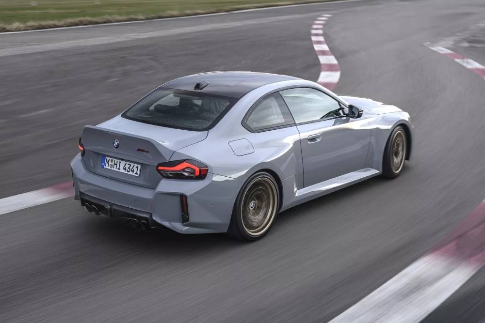 https://cdn.autogreeknews.gr/wp-content/uploads/2025/05/2026-BMW-M2-CS-011-1.jpg