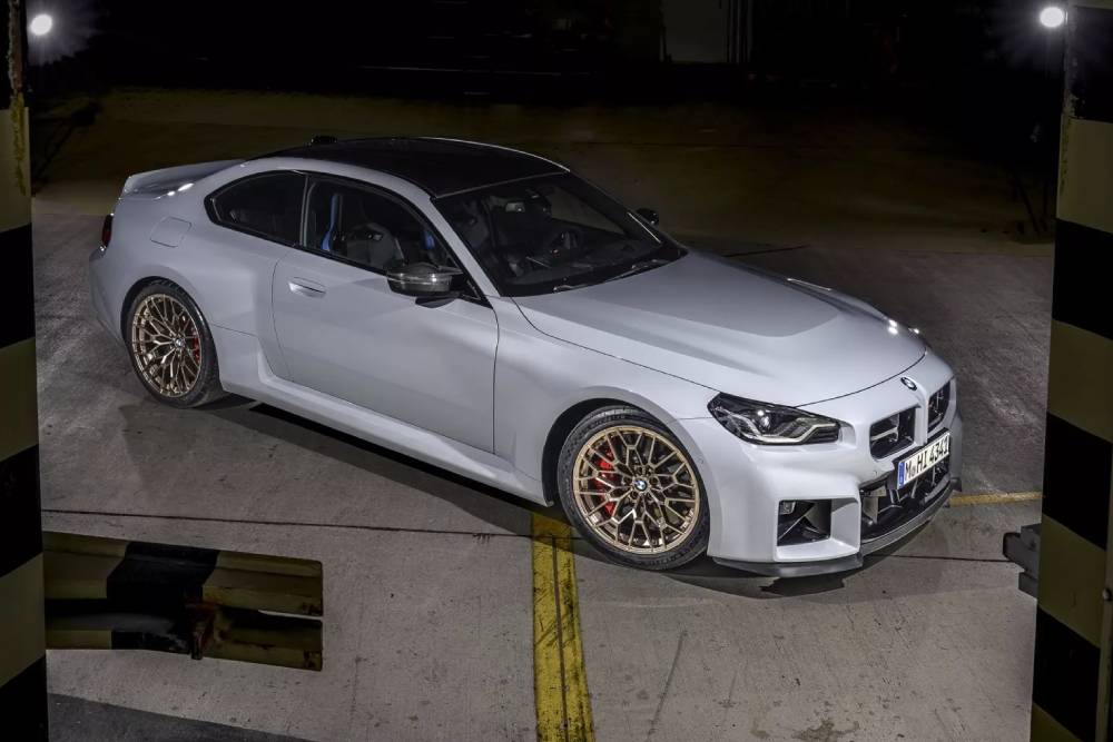 https://cdn.autogreeknews.gr/wp-content/uploads/2025/05/2026-BMW-M2-CS-036-1.jpg