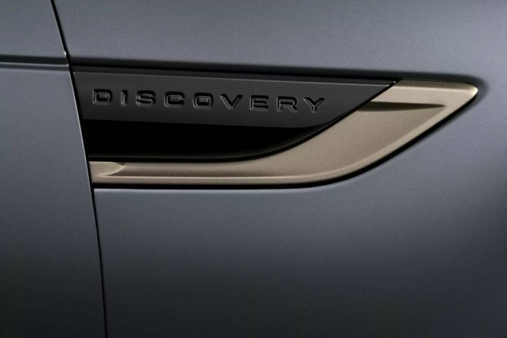 https://cdn.autogreeknews.gr/wp-content/uploads/2025/05/2026-Land-Rover-Discovery-Tempesti-521-10-2048x115-1.jpg