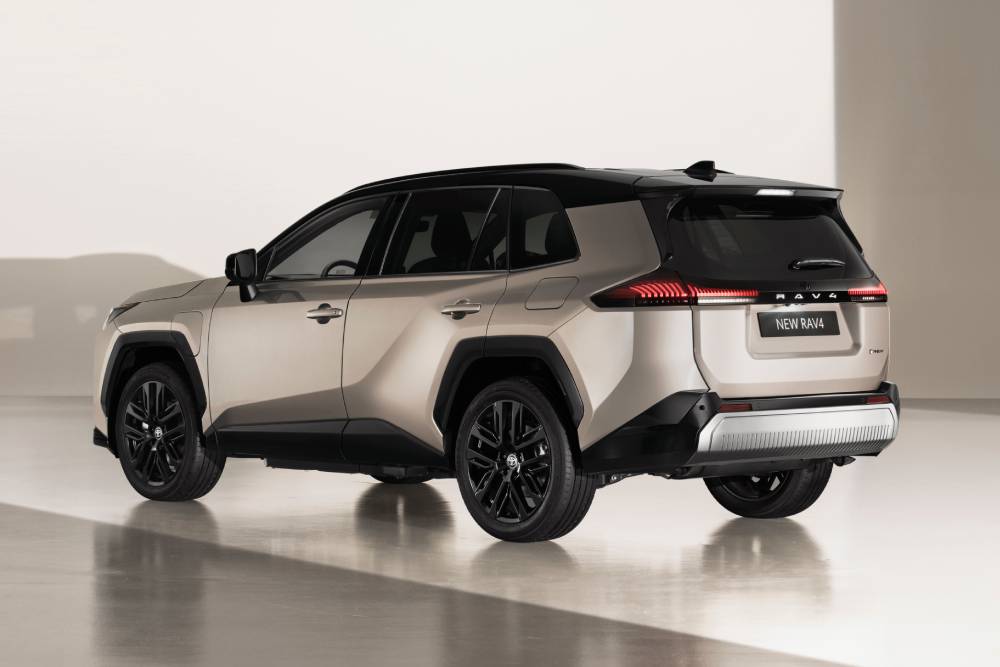 https://cdn.autogreeknews.gr/wp-content/uploads/2025/05/2026-all-newrav4-static-008-1.jpg
