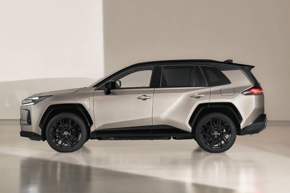 https://cdn.autogreeknews.gr/wp-content/uploads/2025/05/2026-all-newrav4-static-010-1.jpg